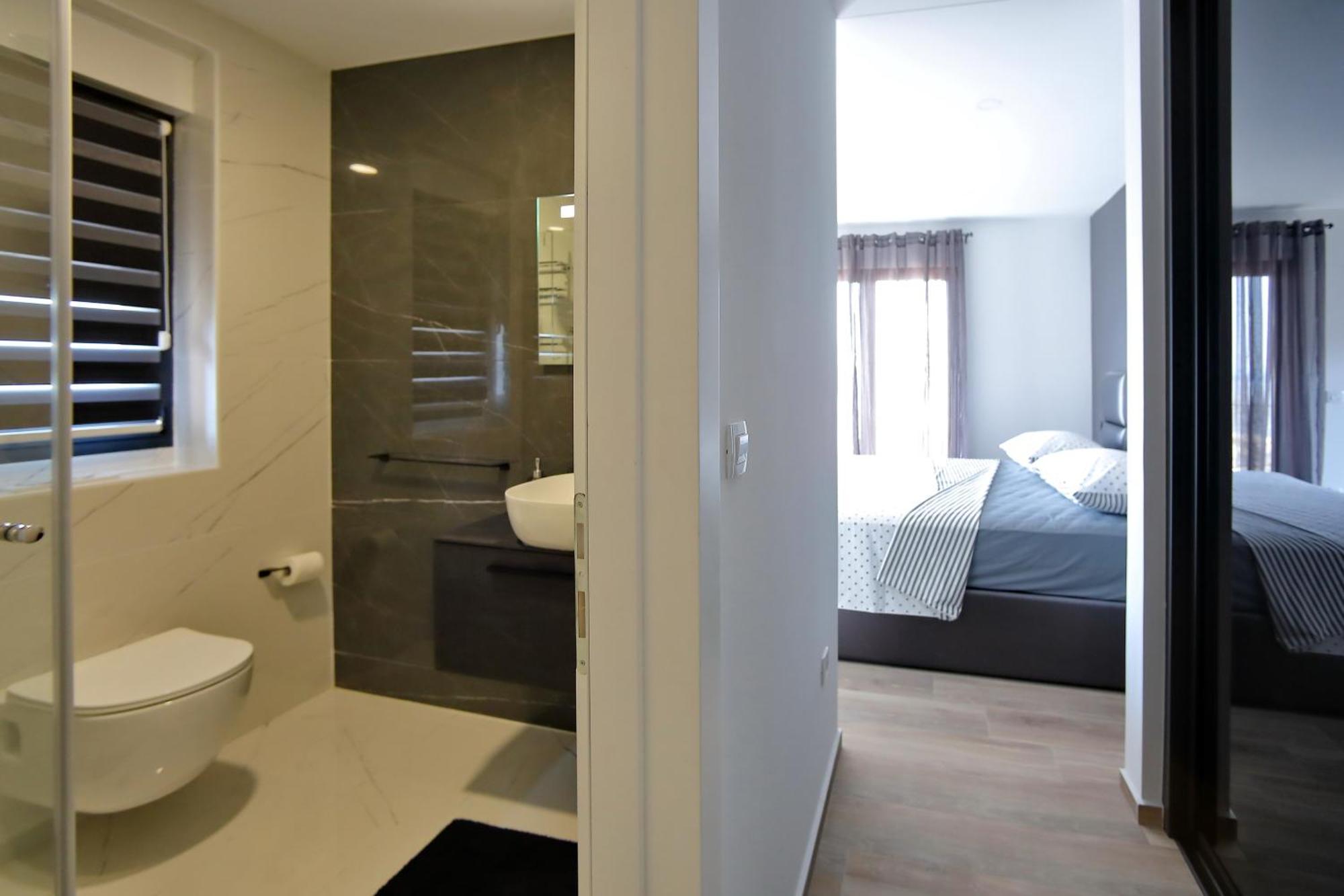 Apartmani More Бибинє Номер фото